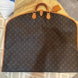 Louis Vuitton Beige Dust Bag with Black Logolouis Vuitton Monogram Garmet Bag